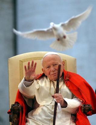 capt.1050001553.vatican_pope_youths_rom113.jpg